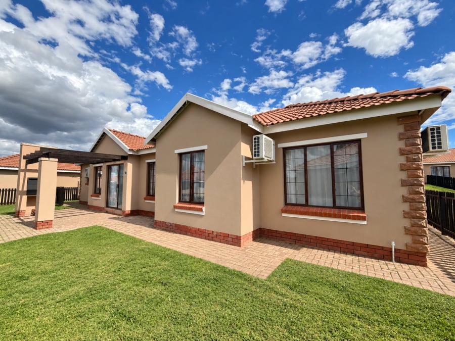 To Let 3 Bedroom Property for Rent in Hillside Free State